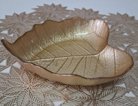 Bol decorativ în formă de frunză