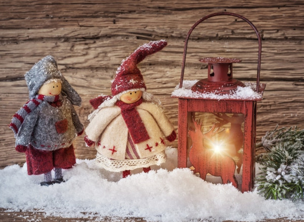 Tablou luminos, cu colindători