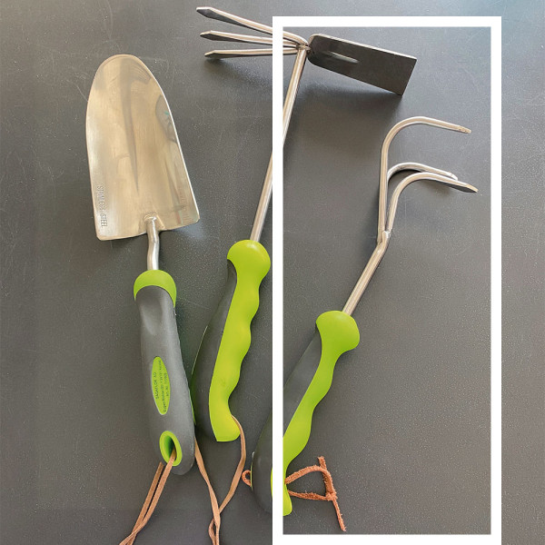 Unealtă de mână pentru afânarea solului