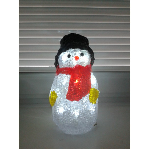 Om de zăpadă cu LED-uri